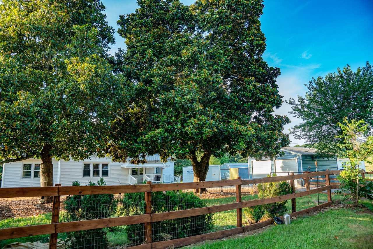 415 Ware Road - Photo 5 of 23