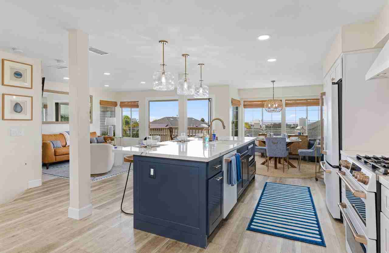 579 Hygeia Avenue - Photo 3 of 25