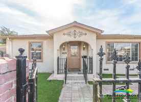 featured image of 1659 Luxton St