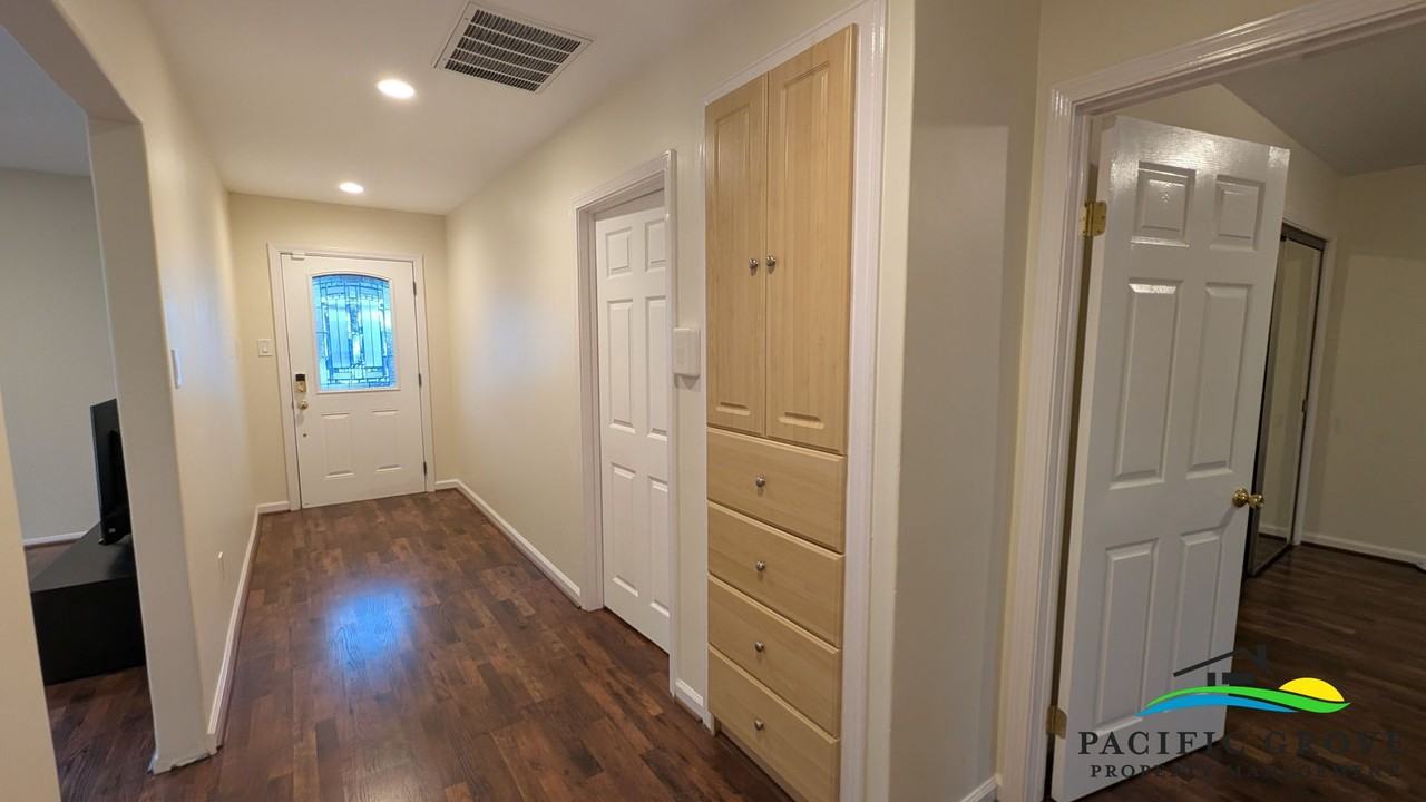 1659 Luxton St - Photo 5 of 25