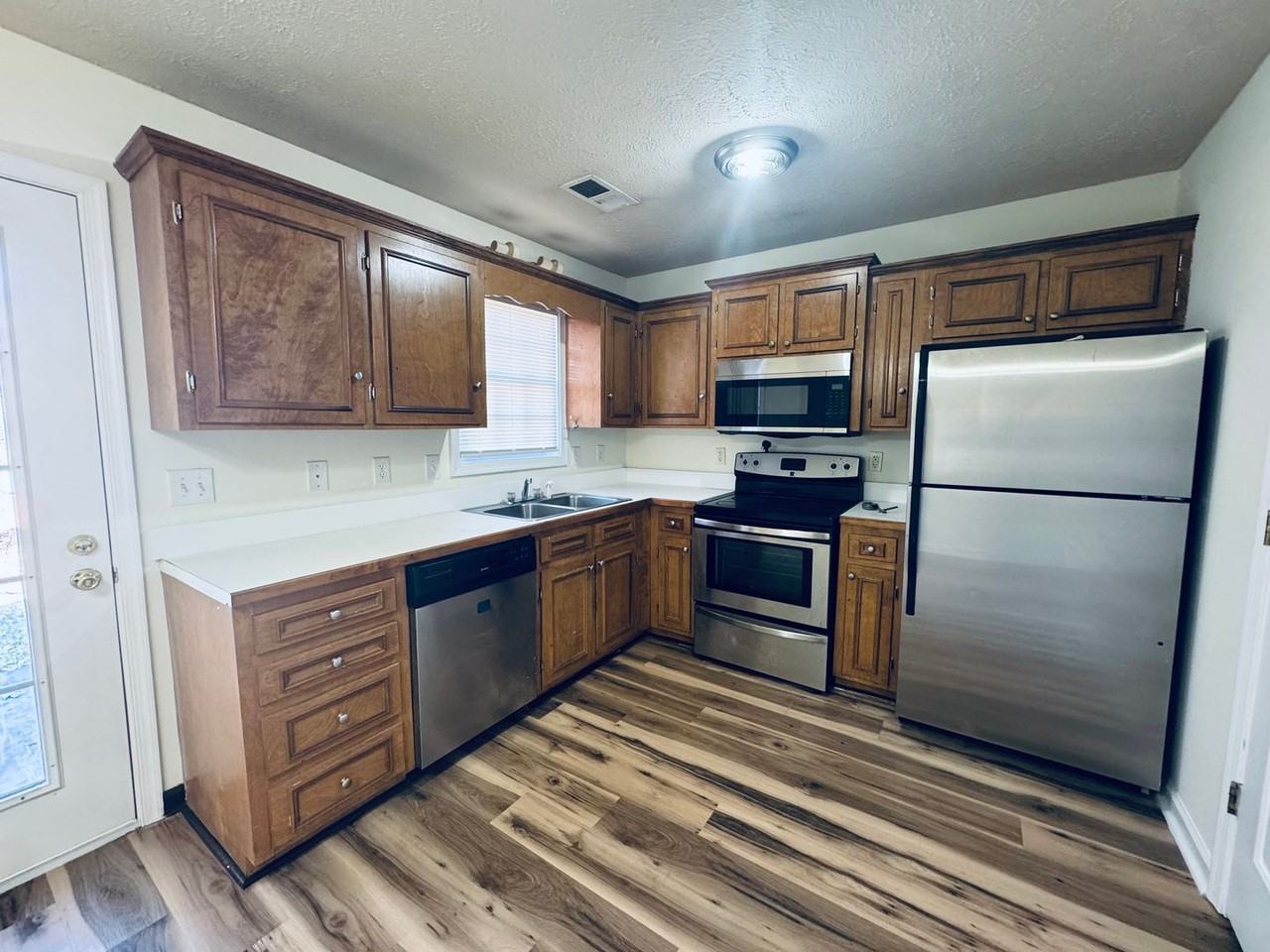 716 Leesville Rd - Photo 3 of 11