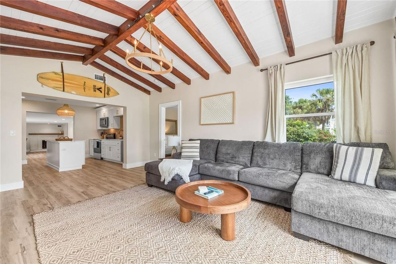 15804 Redington Dr - Photo 7 of 30