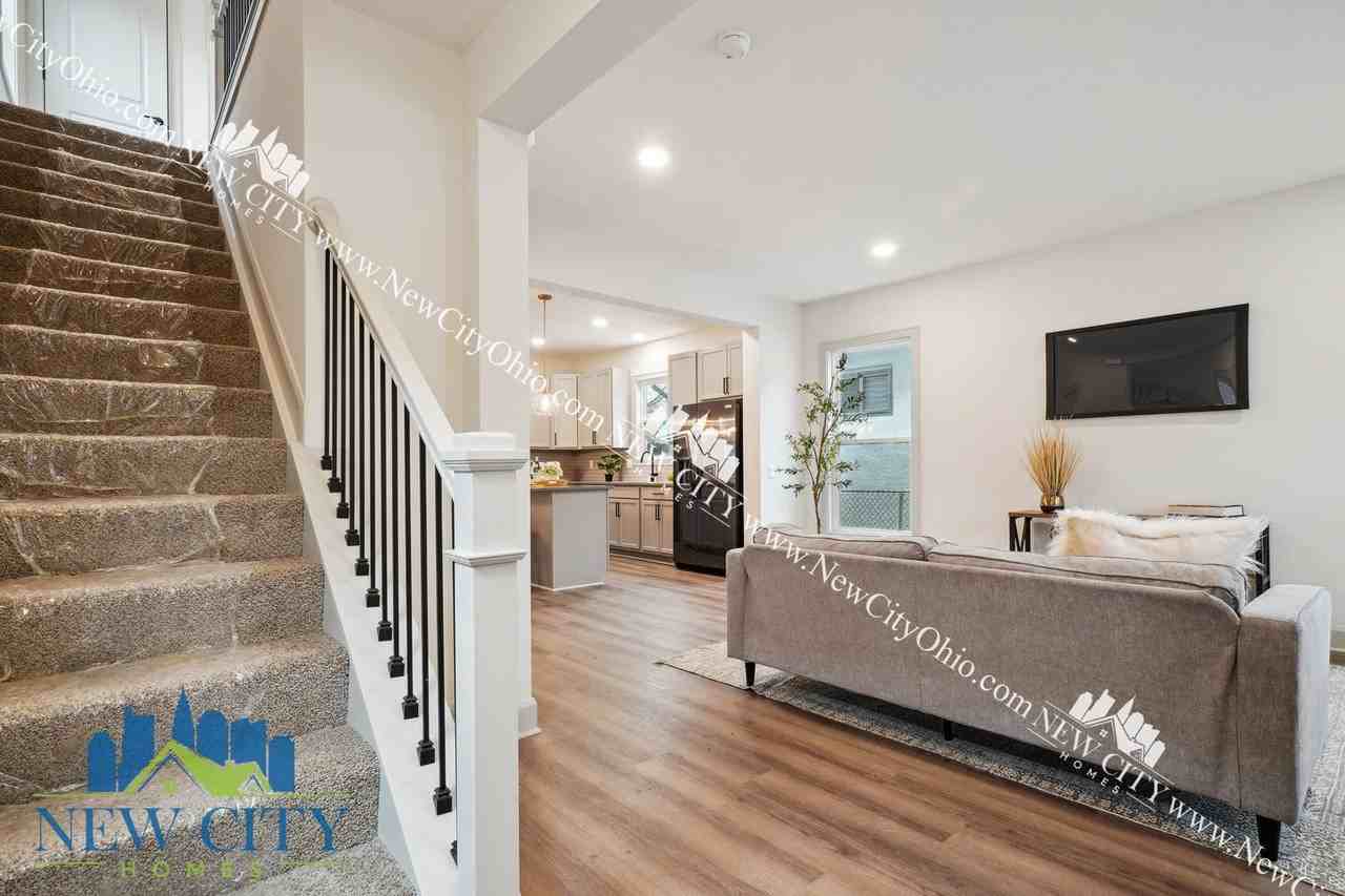 55 Hayden Ave - Photo 3 of 33