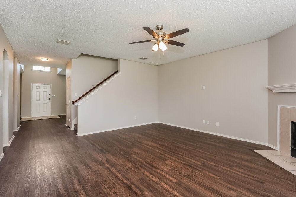 1010 Hanover Dr - Photo 5 of 17