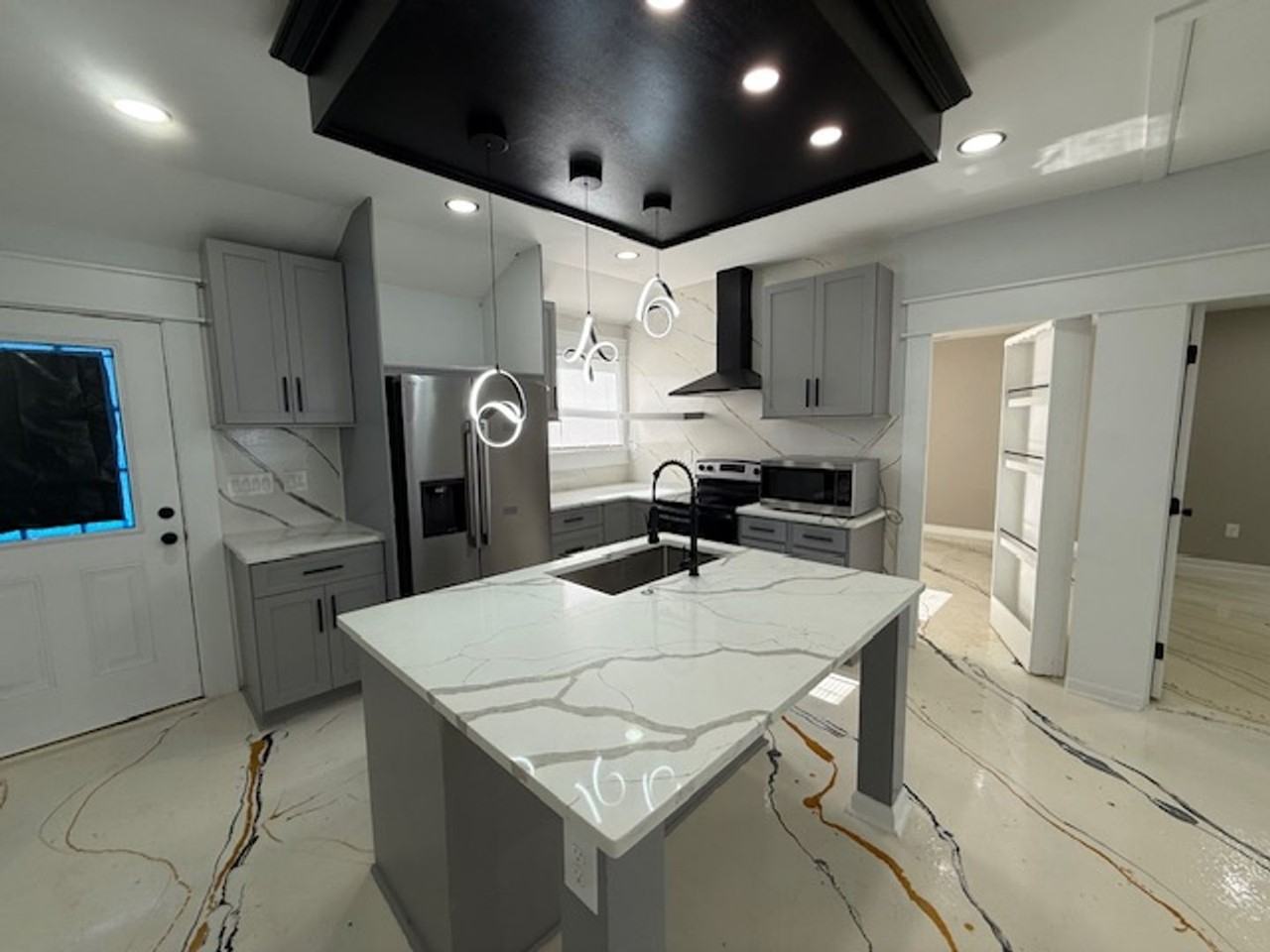 2526 Center St Nw - Photo 3 of 16