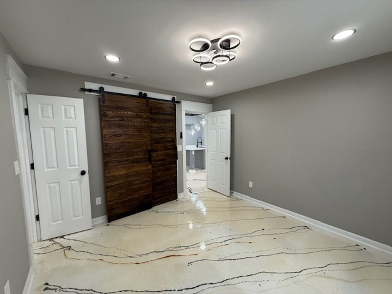 2526 Center St Nw - Photo 5 of 16