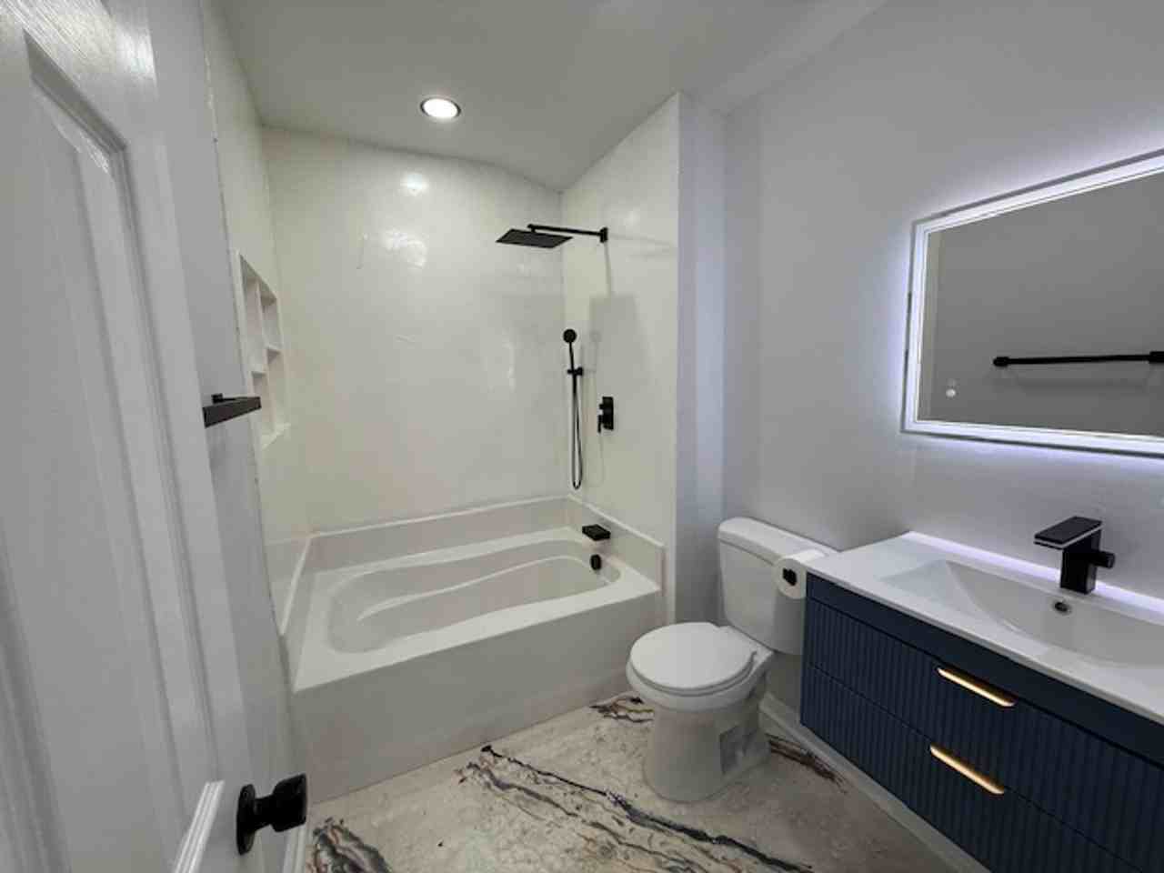 2526 Center St Nw - Photo 6 of 16