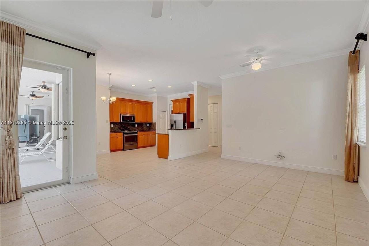 17117 Southwest 82nd Court - Photo 5 of 30