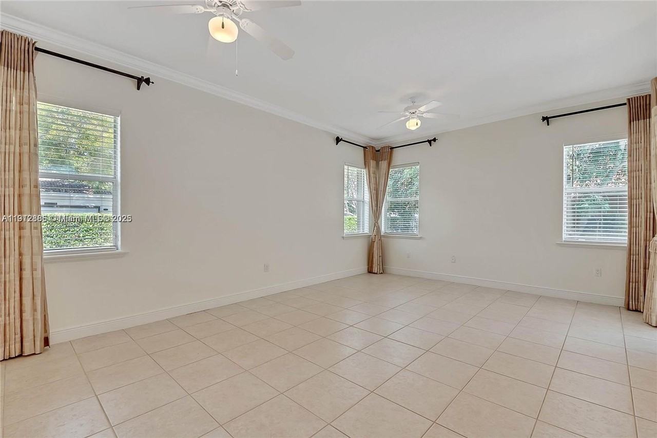 17117 Southwest 82nd Court - Photo 6 of 30