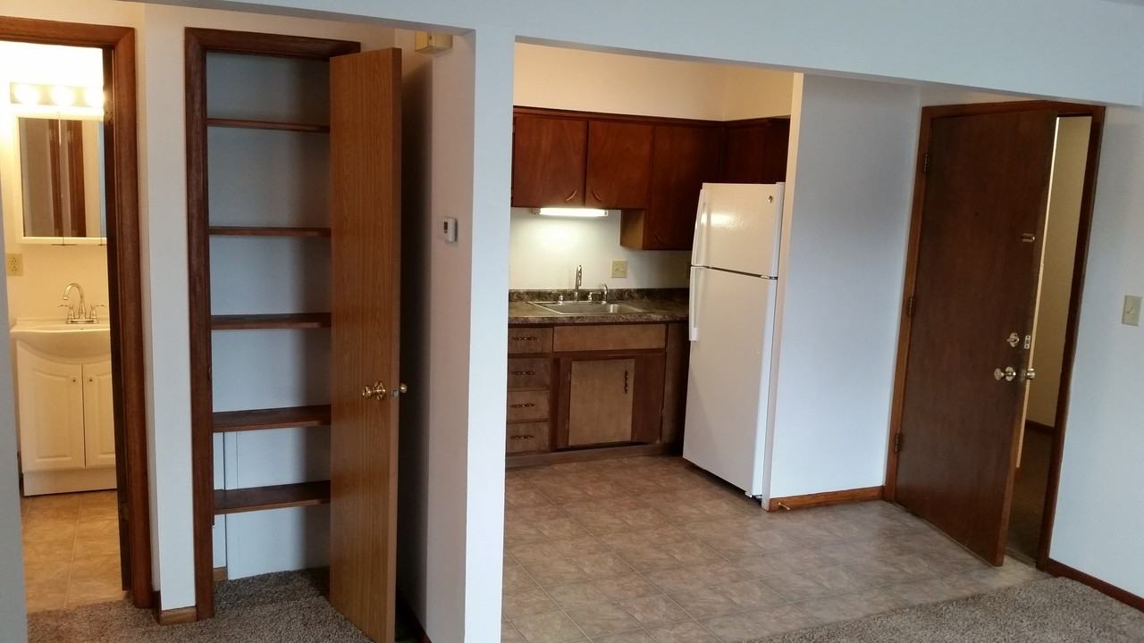 Cedar Crest Dr 321 - Photo 4 of 23