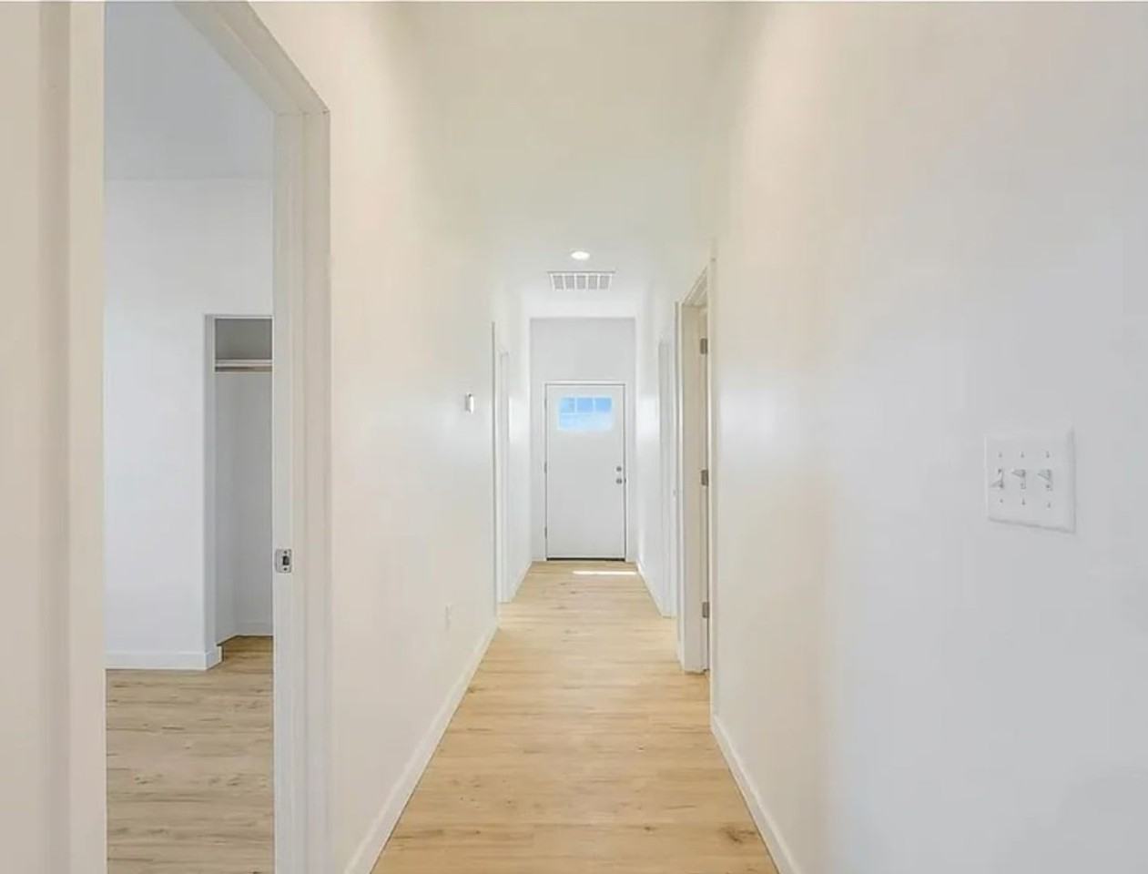 427 2nd Avenue Southeast - Photo 2 of 14