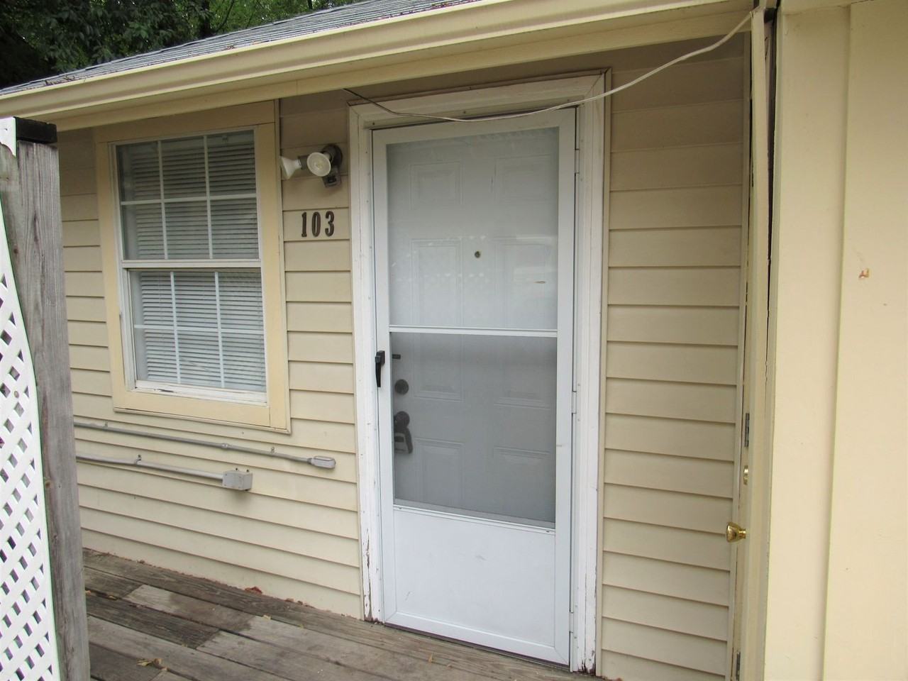 311 E Rosewood Ave - Photo 2 of 10