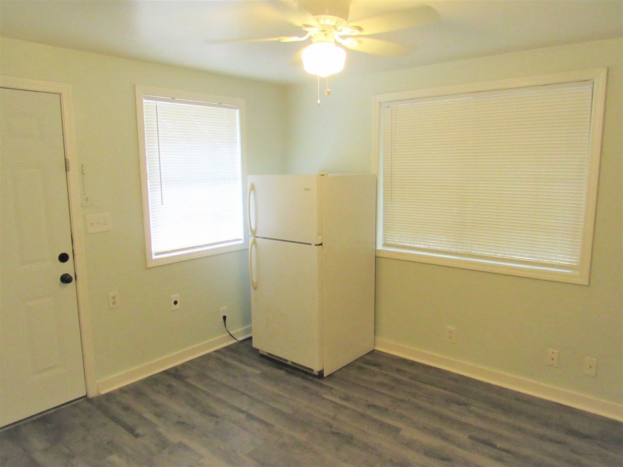 311 E Rosewood Ave - Photo 3 of 10
