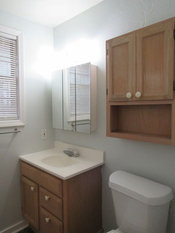311 E Rosewood Ave - Photo 7 of 10