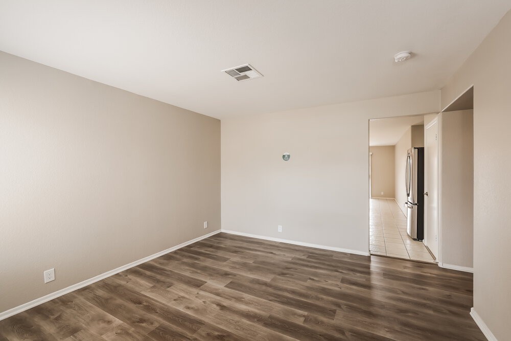 15729 W Smokey Dr - Photo 4 of 16
