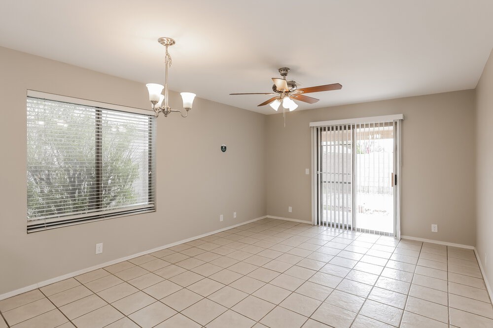 15729 W Smokey Dr - Photo 5 of 16