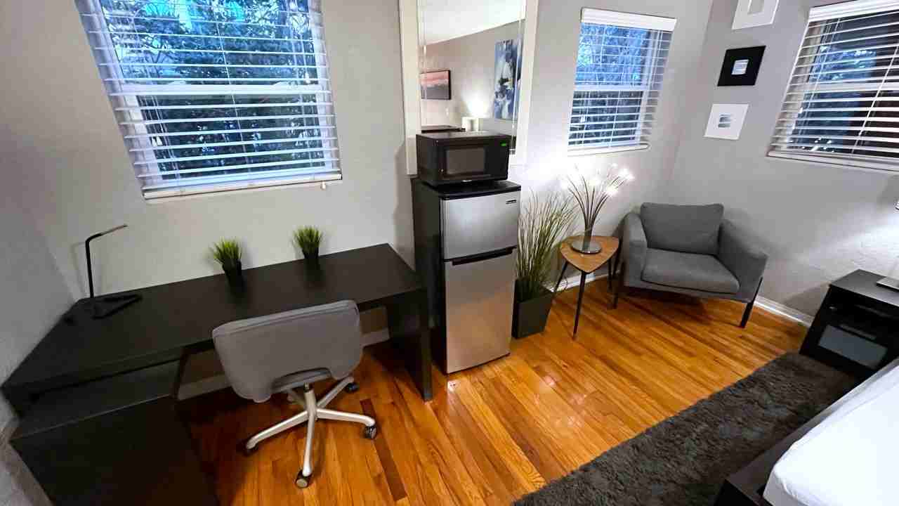 236 North Keech Street - Photo 4 of 25