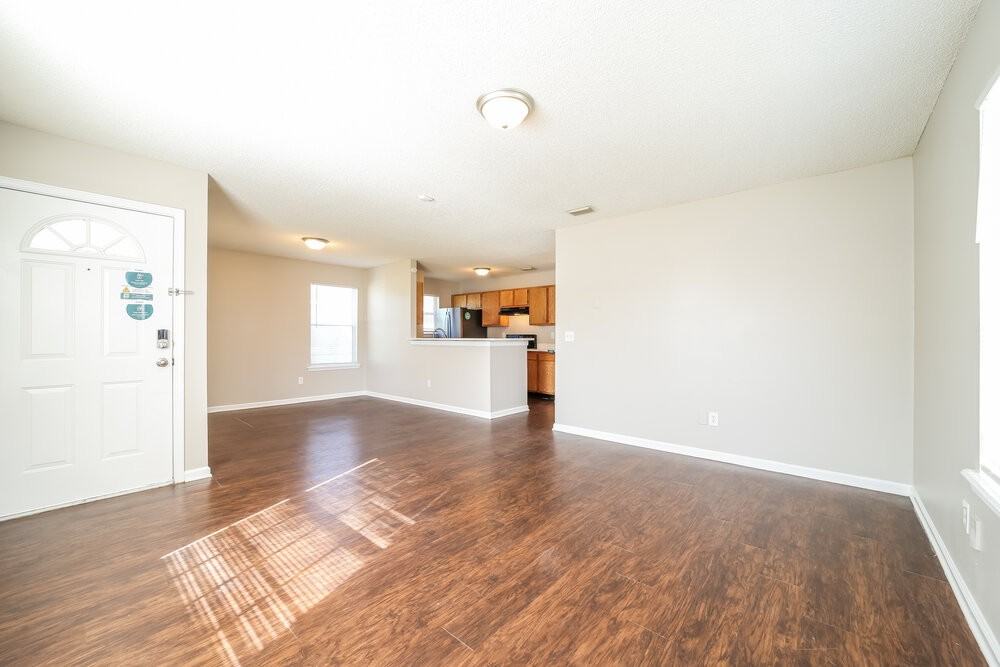 1557 East 30th Street - Photo 3 of 16