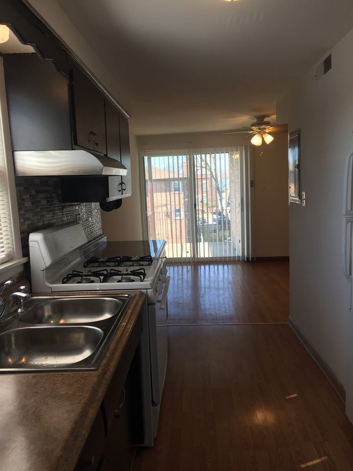 12742 Division St - Photo 2 of 9