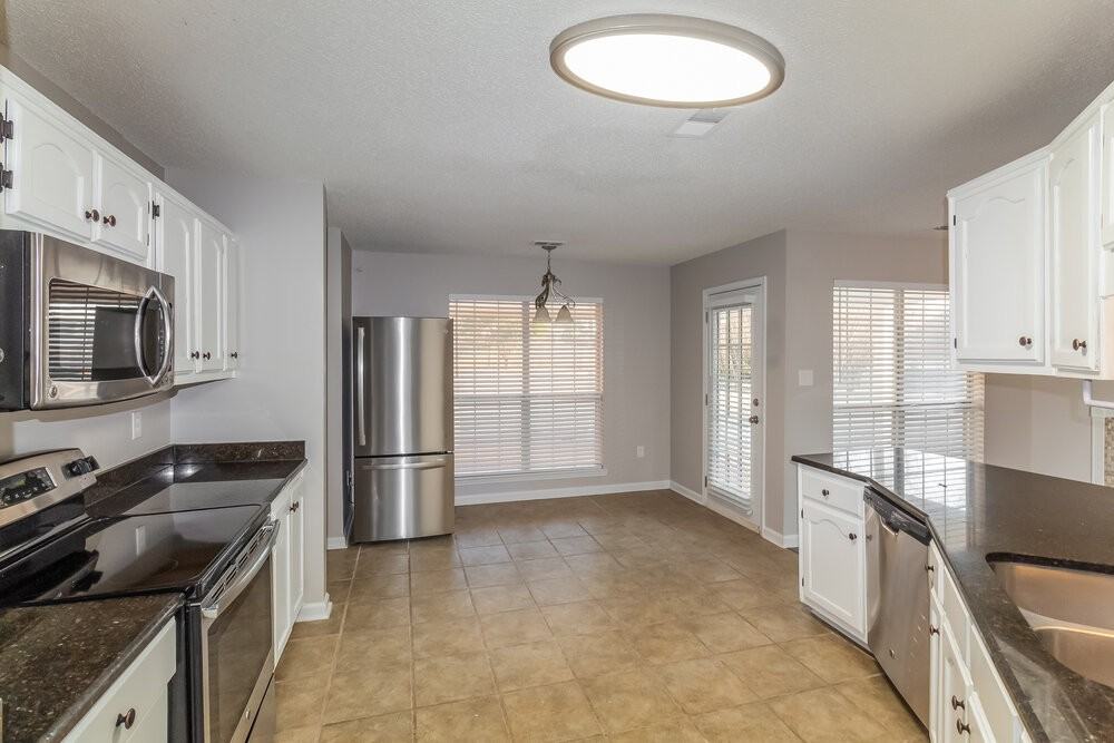 7411 Winston Cove - Photo 7 of 17