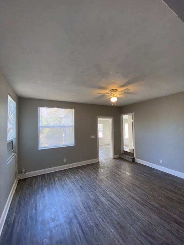 4424 9th Avenue South - Photo 4 of 17