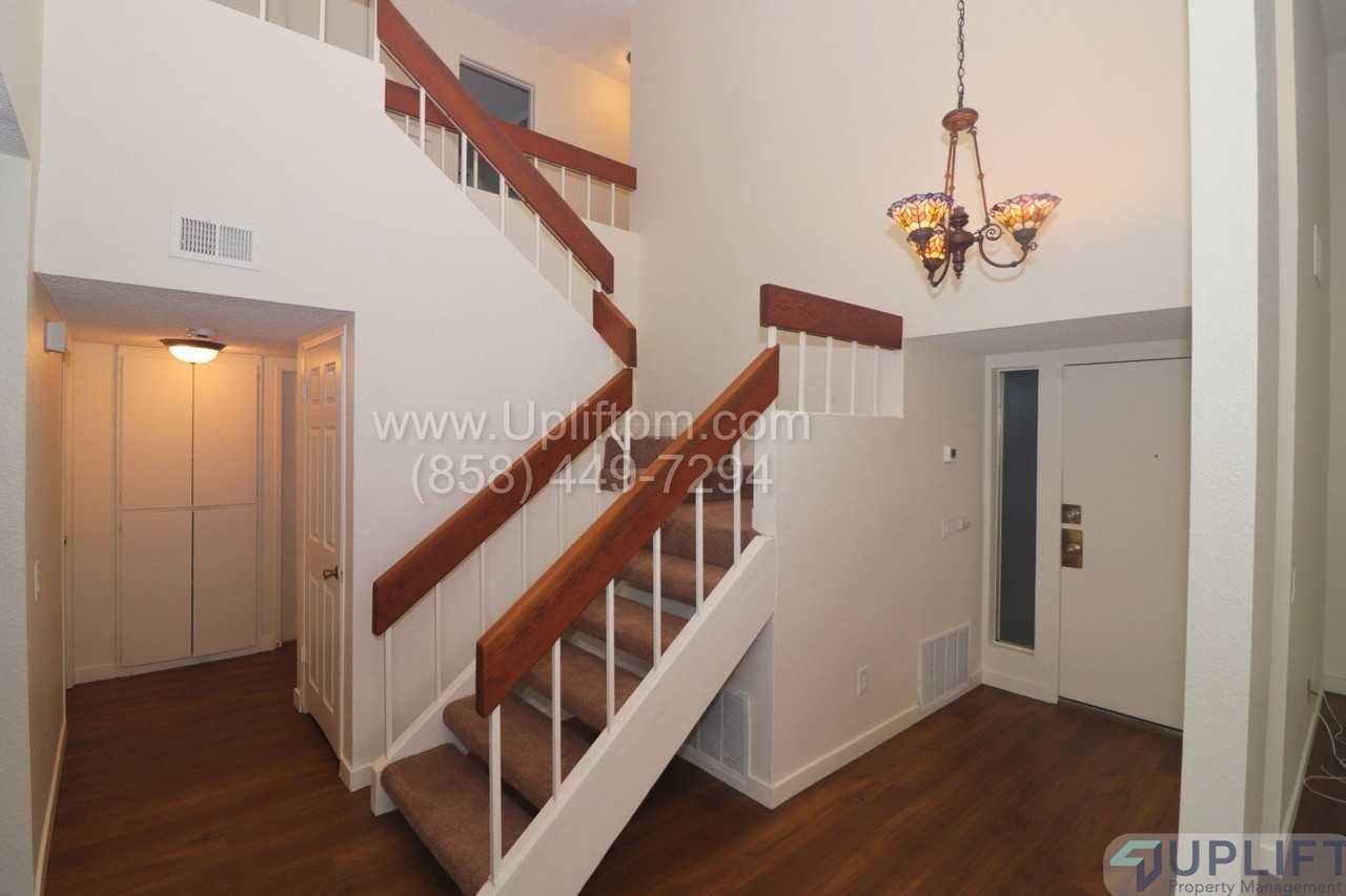 2807 Ledgetop Place - Photo 4 of 42