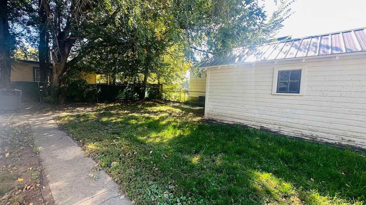 223 10th Avenue Southwest - Photo 3 of 14