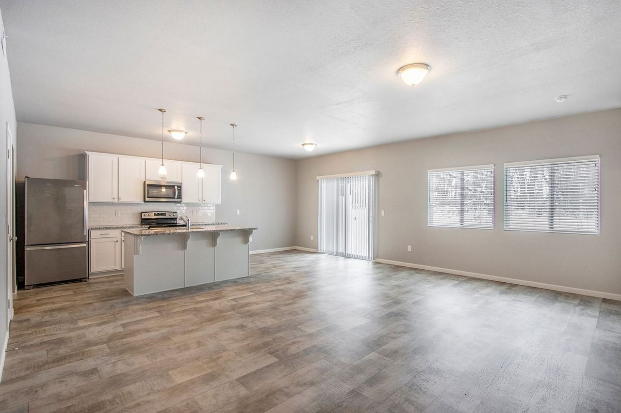 10280 Pennridge Dr - Photo 3 of 13