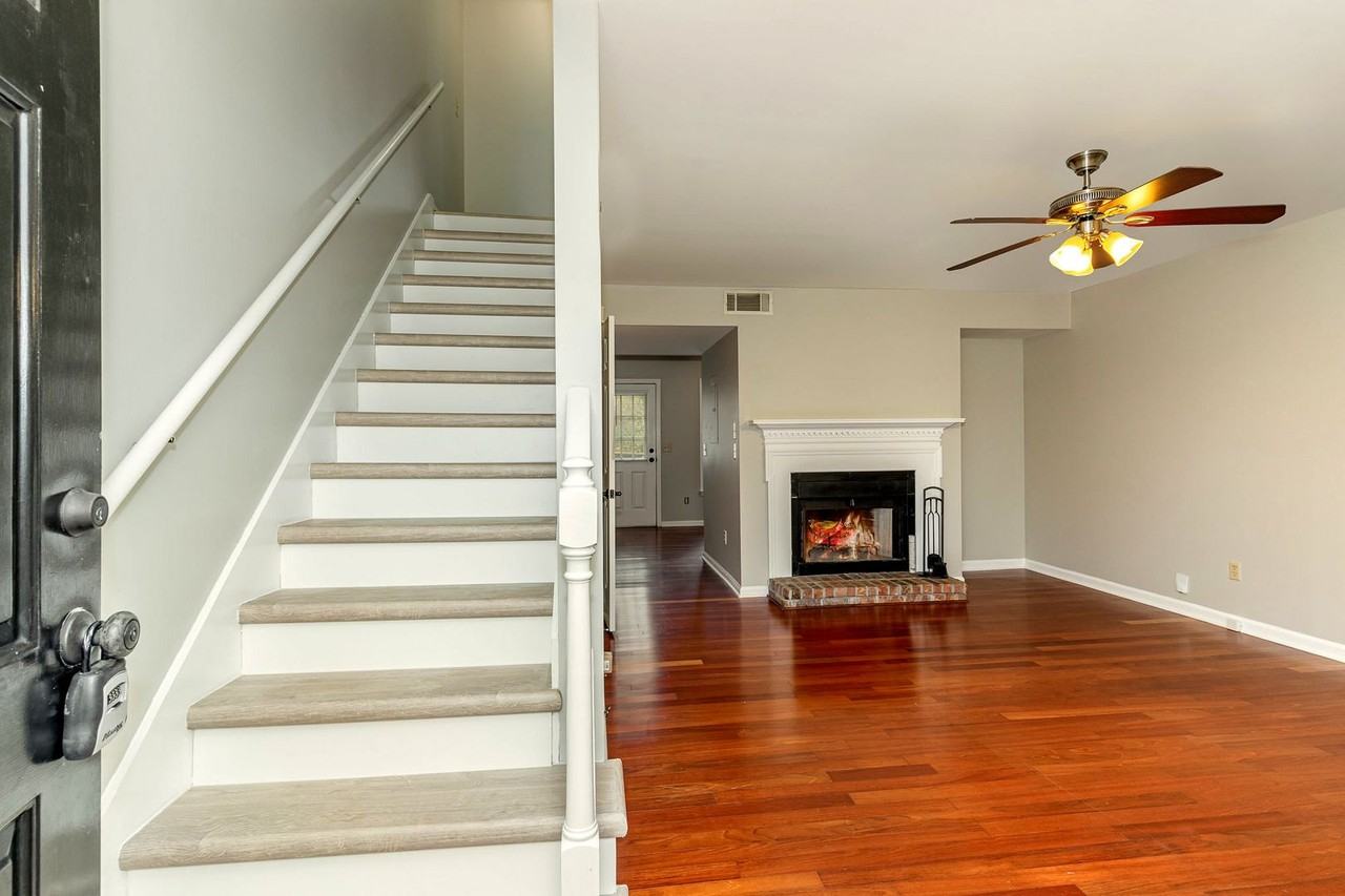 916 Hammack Dr - Photo 3 of 19
