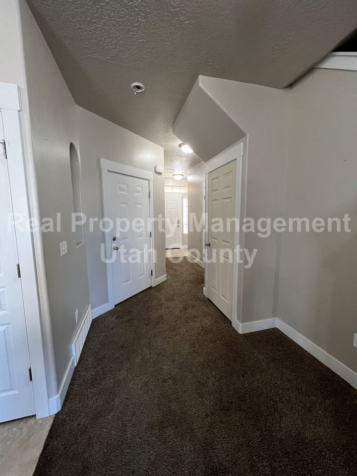 1638 N Venetian Way - Photo 7 of 26