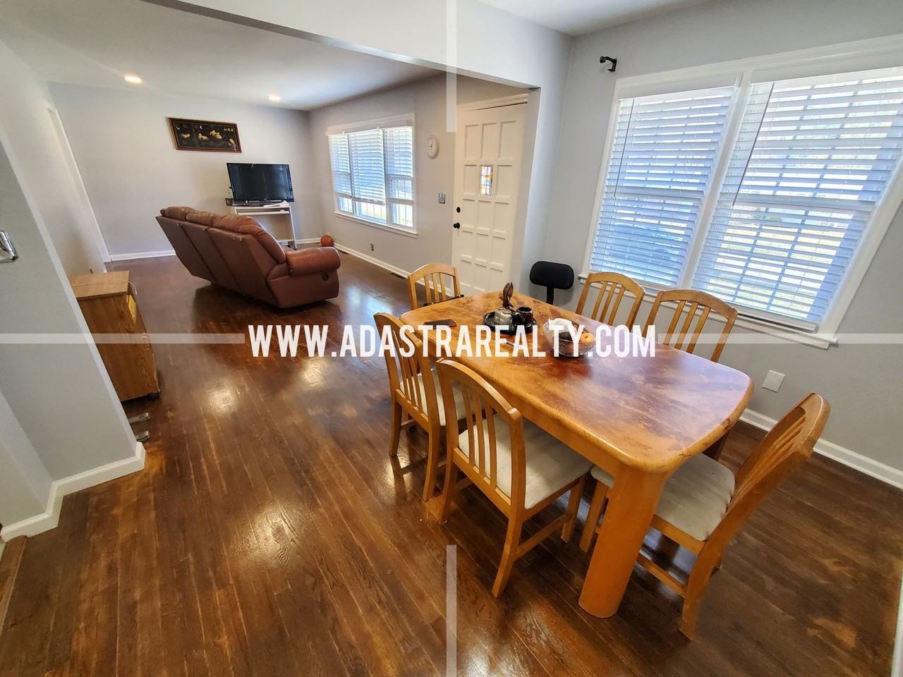 8607 Riggs St - Photo 4 of 30