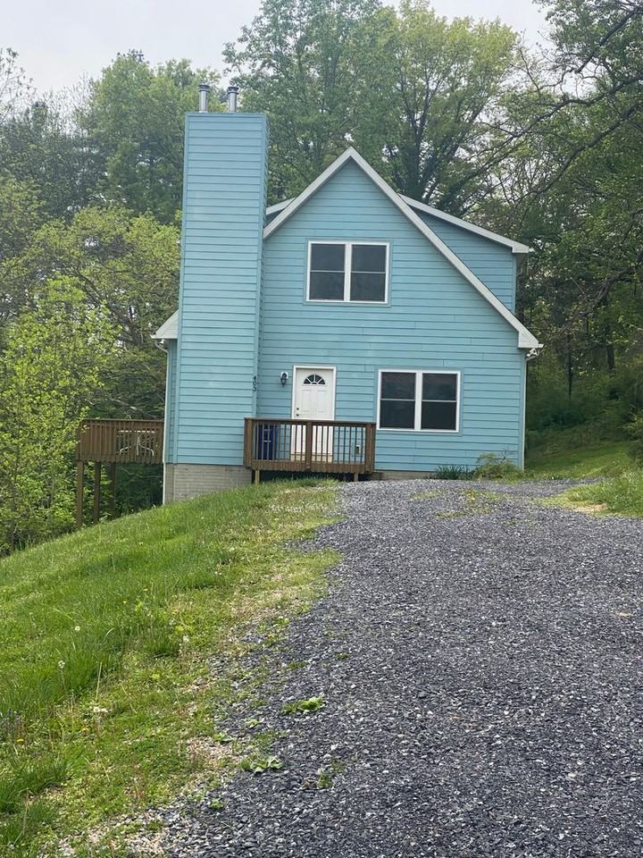 403 Honeysuckle Hill - Photo 2 of 20