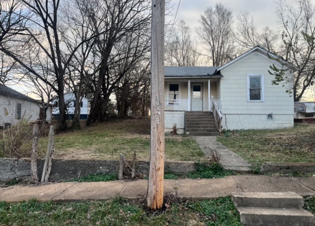 303 Cardinal St - Photo 2 of 13