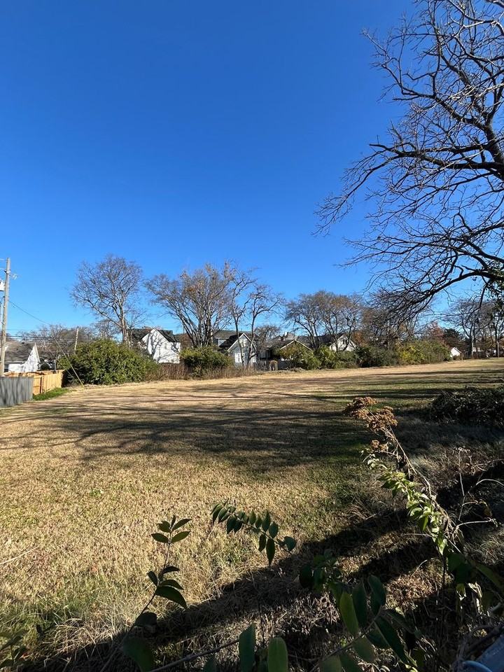 2124 Ashwood Avenue - Photo 4 of 39