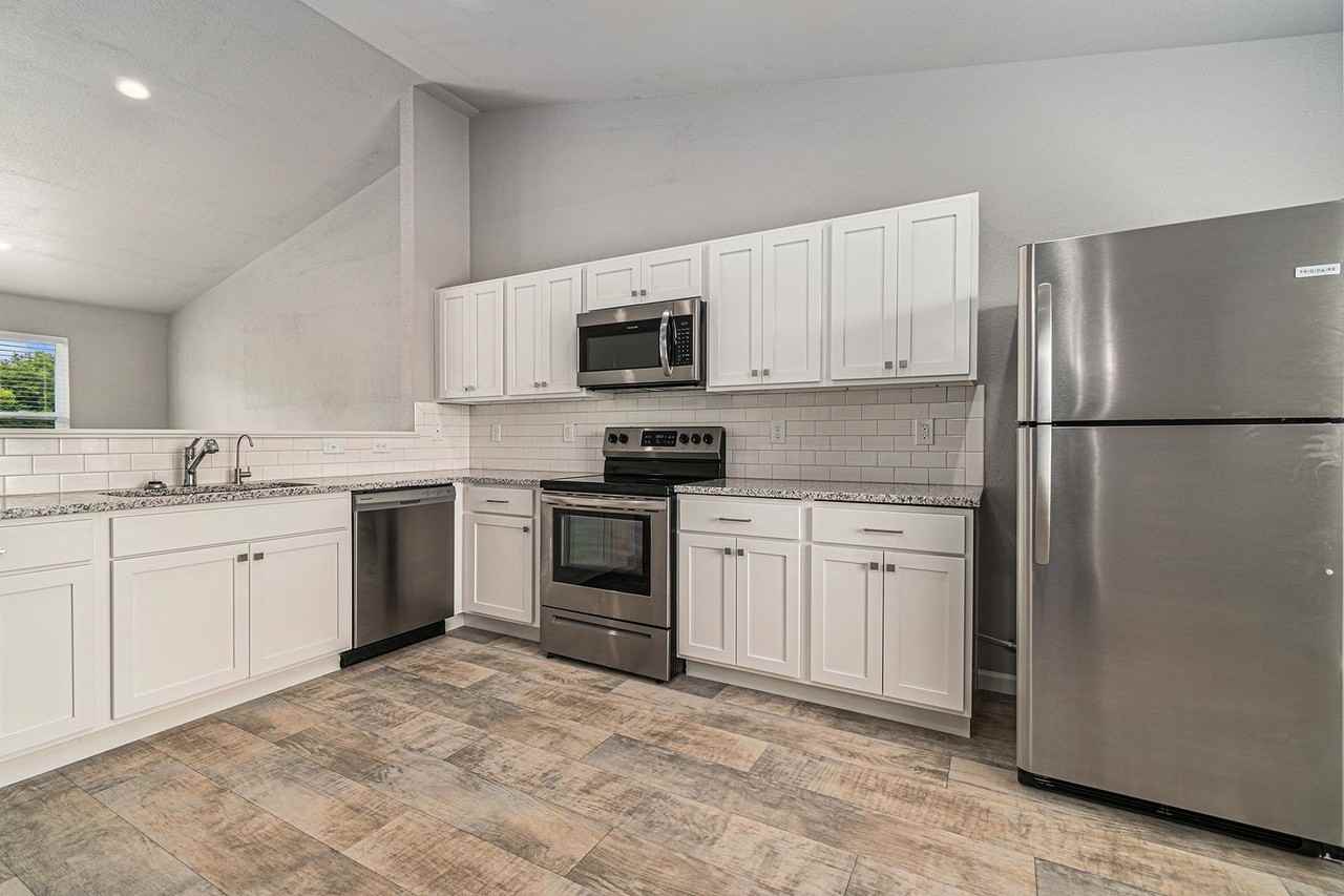 103 Mackenzie St - Photo 3 of 18