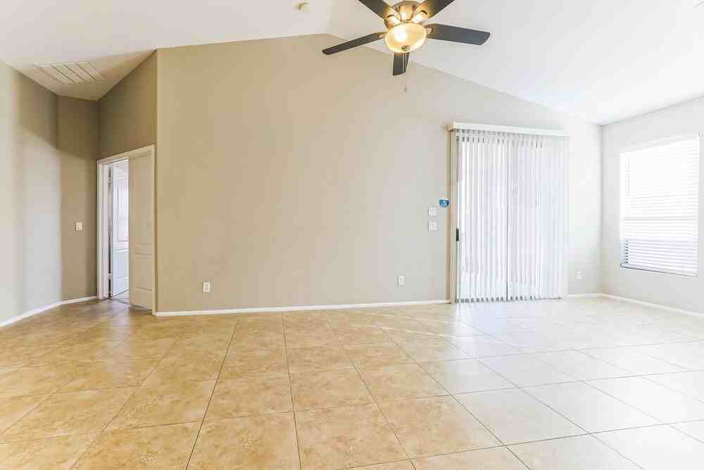 672 E Lovegrass Dr - Photo 3 of 16