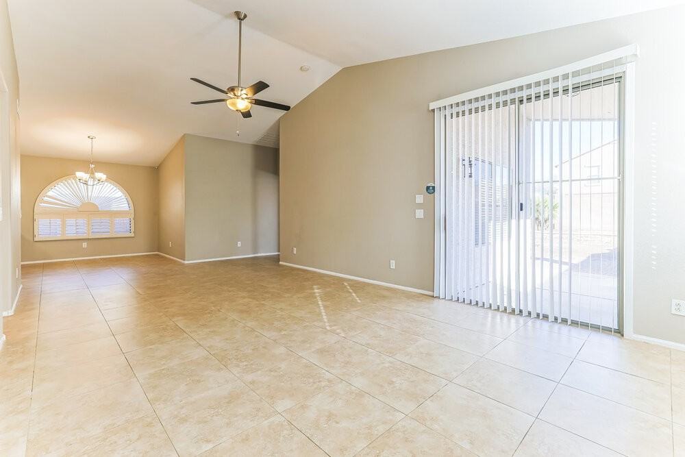 672 E Lovegrass Dr - Photo 4 of 16