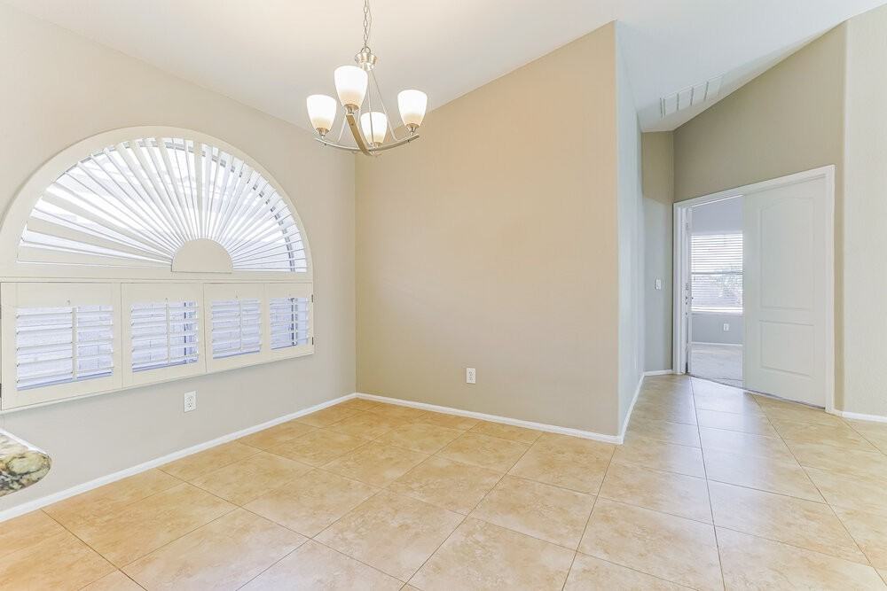 672 E Lovegrass Dr - Photo 5 of 16