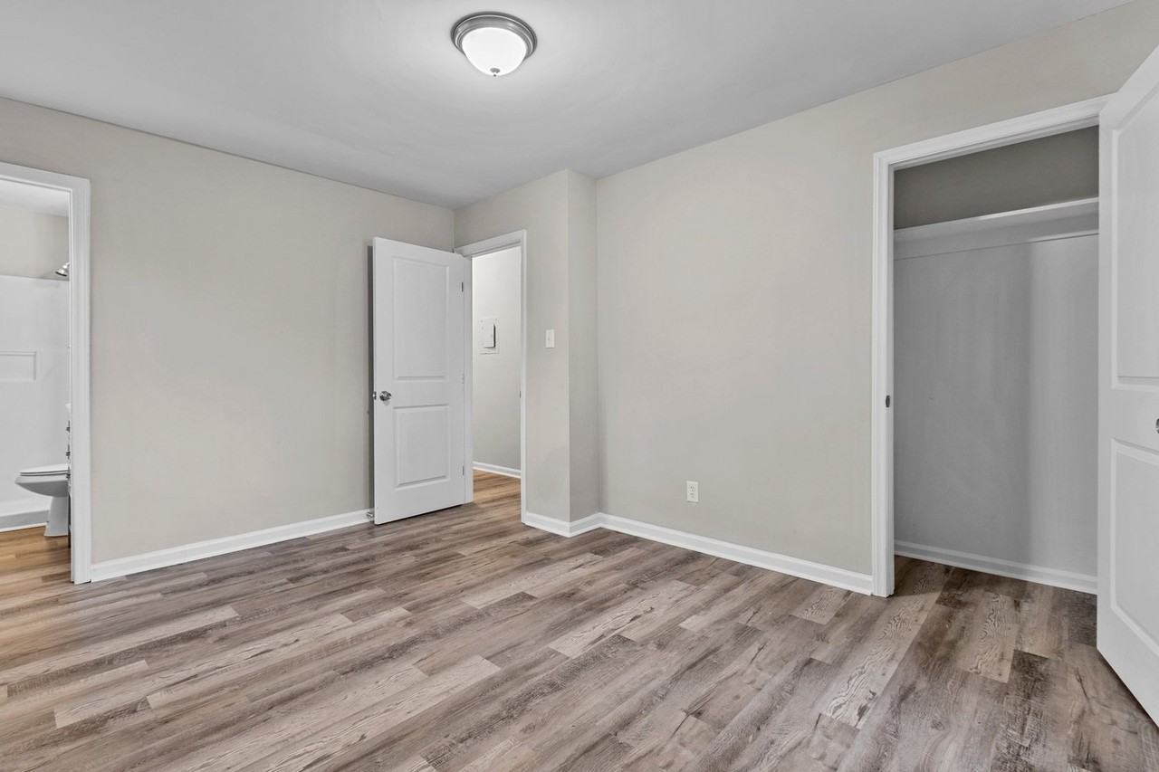 102 Southwood Cir - Photo 3 of 8