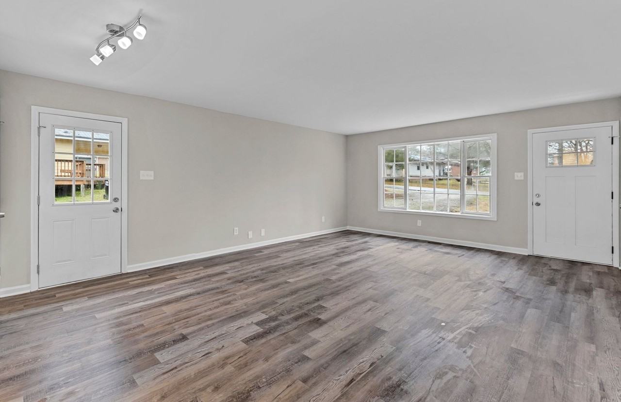 102 Southwood Cir - Photo 4 of 8