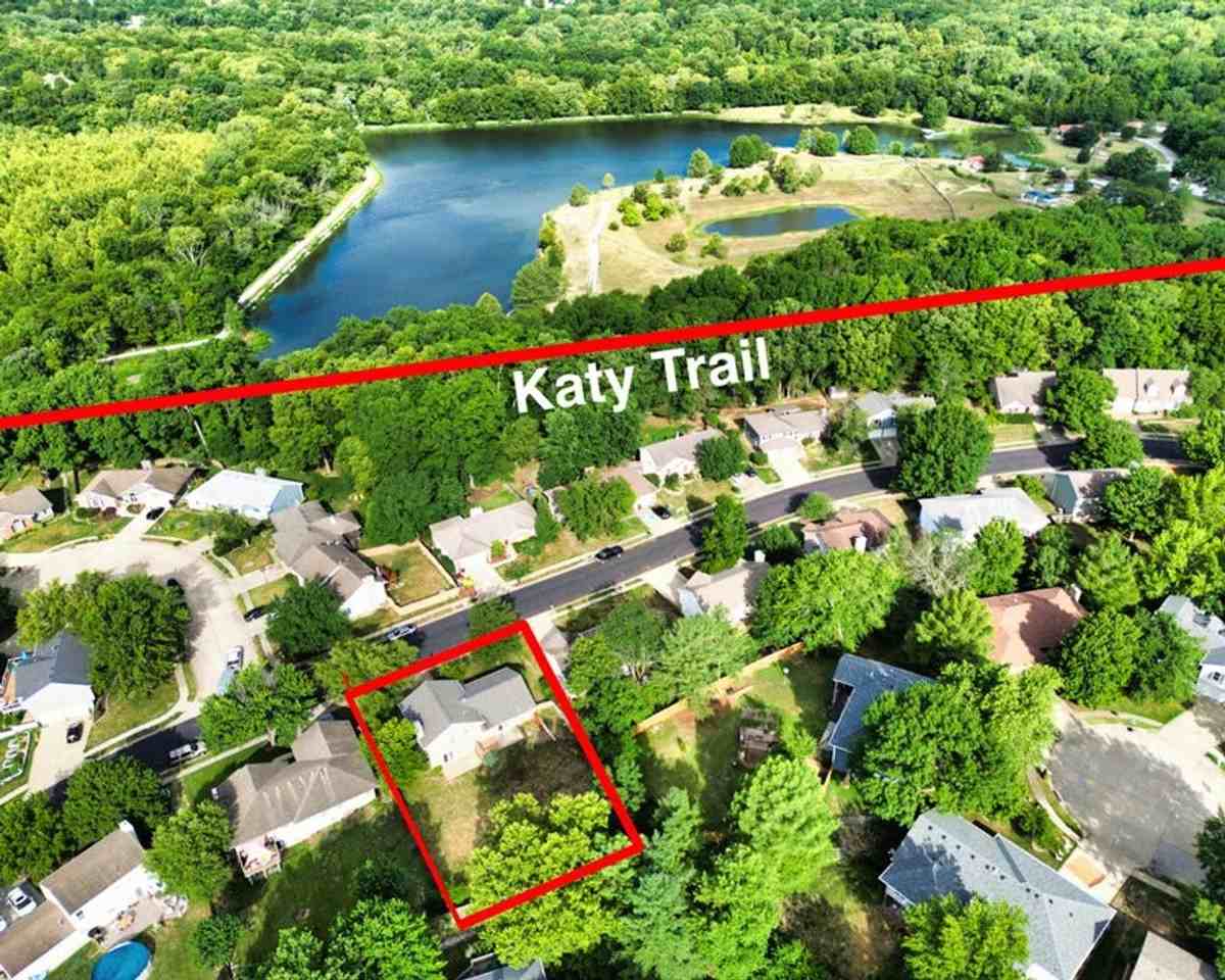 2606 Lloyd Drive - Photo 6 of 47