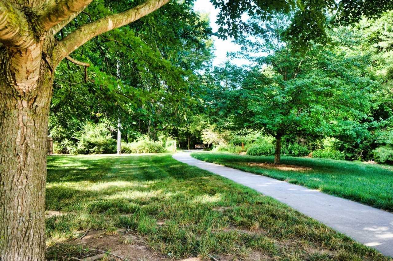 2606 Lloyd Drive - Photo 7 of 47