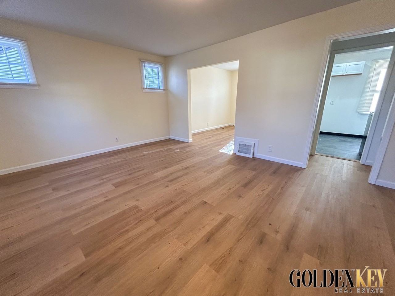 15947 Ellsworth St - Photo 4 of 13