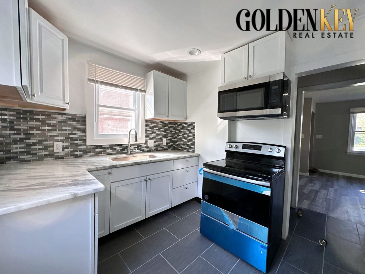 15947 Ellsworth St - Photo 5 of 13