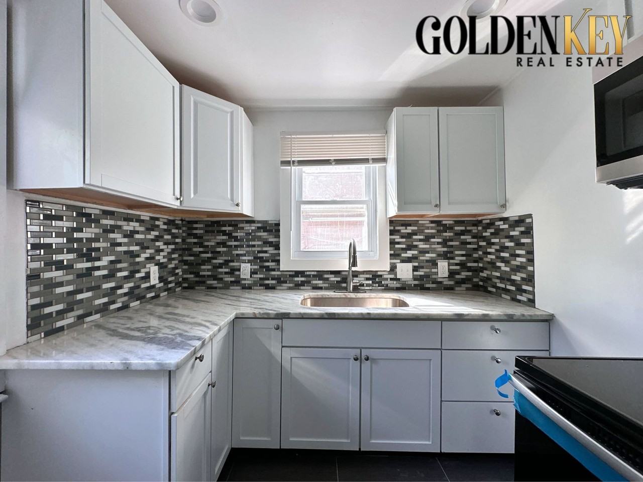 15947 Ellsworth St - Photo 6 of 13