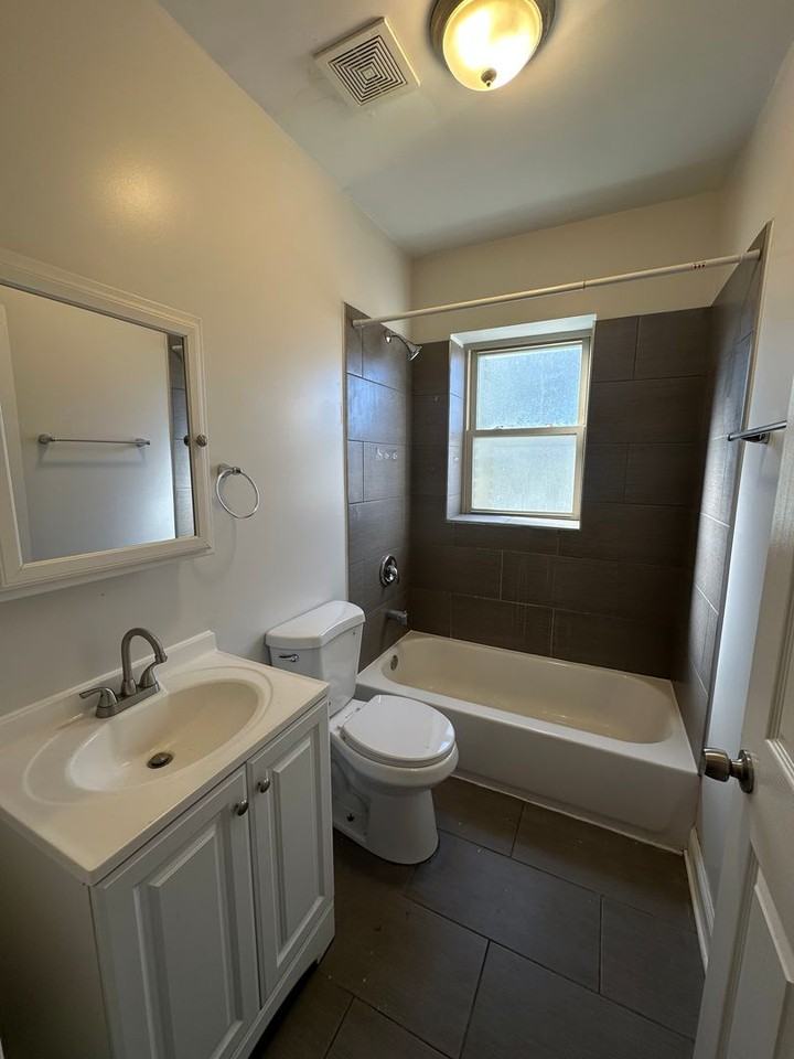 1717 East 78th Street - Photo 5 of 6