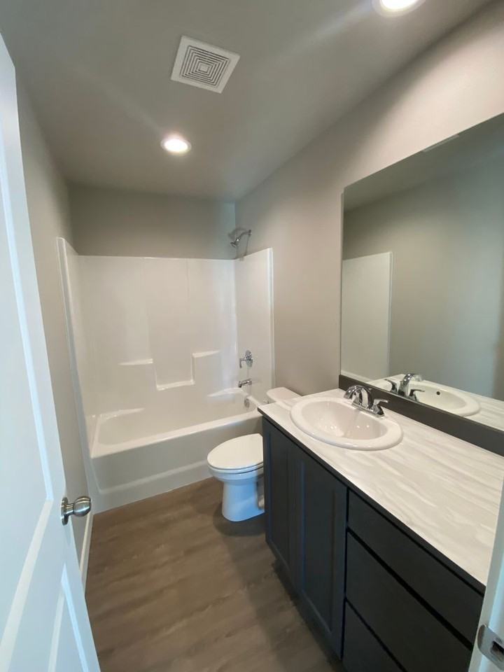 2443 3rd St Se - Photo 5 of 9