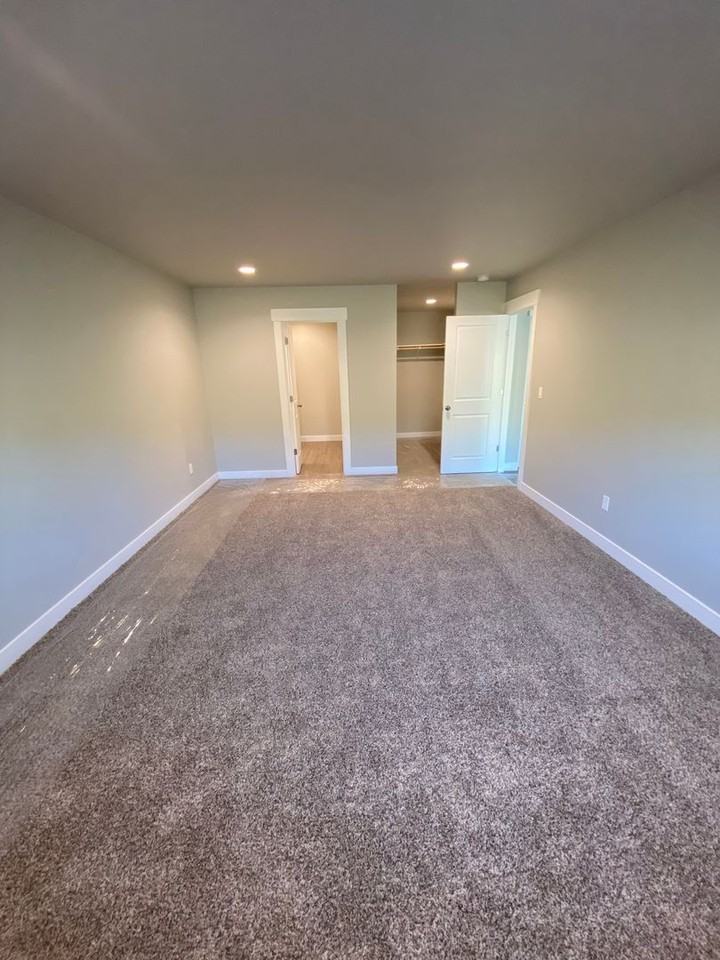 2443 3rd St Se - Photo 6 of 9