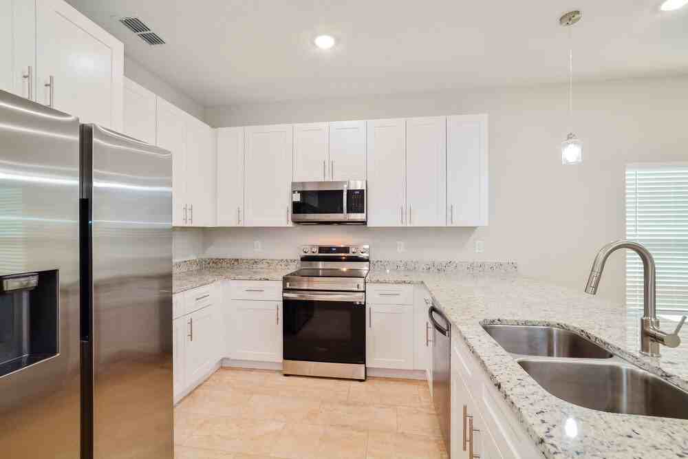 355 Clermont Dr - Photo 6 of 16