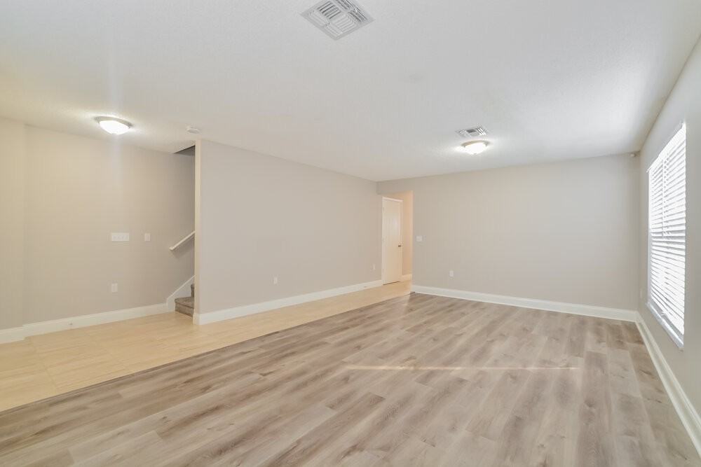 250 Lynn St - Photo 4 of 17